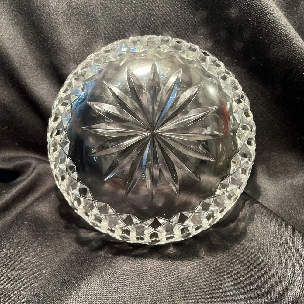 Beautiful Vintage Cut Crystal Round Centerpiece Bowl Heavy Glass 7” D X 3” T